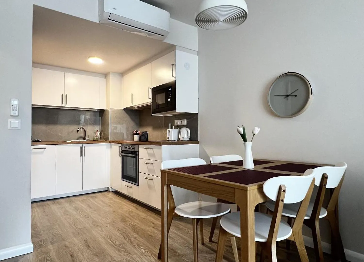 The Riverhouse Budapest 0*,