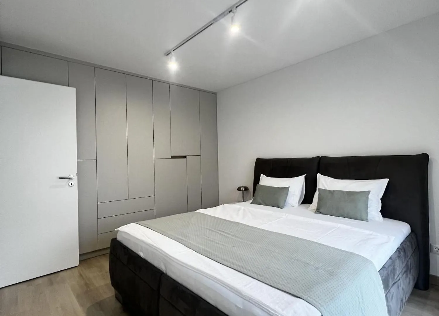 The Riverhouse Budapest 0*,